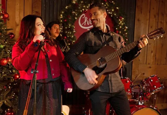 Brooke Elliott Returns to Lifetime Alongside Brandon Quinn and Danny Pintauro in "A Country Christmas Harmony"