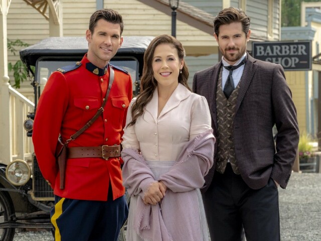 Cover image for  article: Hallmark's Hearties and Hopefuls Turn Out in Record Numbers